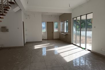 Ariza Elmina Gardens