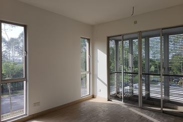 Ariza Elmina Gardens