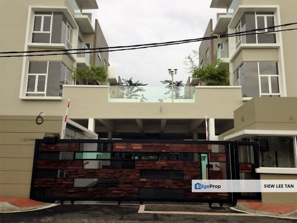 East Utama, Kayu Ara PJ 3 sty house for rent partly furnished RM4600, Selangor, Kayu Ara