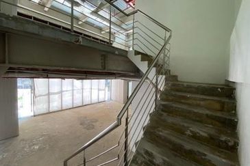 Menara AIA Sentral (formerly Menara Standard Chartered)