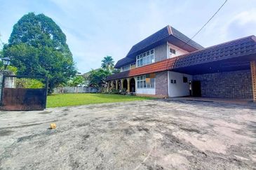 Jalan Bunga Anggerik 2/4 