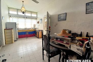 Jalan Bunga Anggerik 2/4 