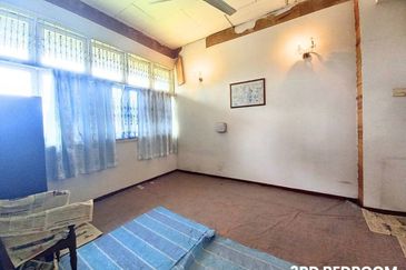 Jalan Bunga Anggerik 2/4 