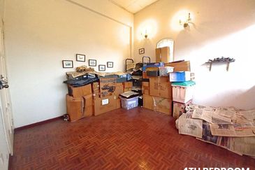 Jalan Bunga Anggerik 2/4 