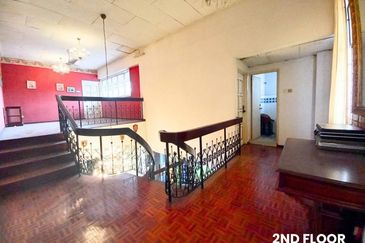 Jalan Bunga Anggerik 2/4 