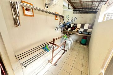 Jalan Anggerik Liparis 31/147