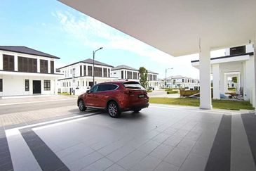 Biggest Norton  Bungalow Bandar Puncak Alam