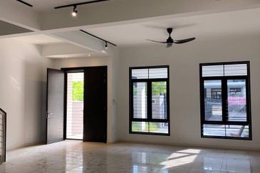 2sty AKASIA U12 Shah Alam PArtly Furnish