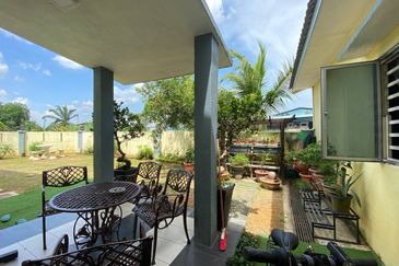 Renovated] 1sty Semi D CORNER LOT Shah Alam