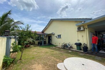 Renovated] 1sty Semi D CORNER LOT Shah Alam