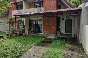 2 STOREY SS17, Partly Furnish SUBANG JAYA