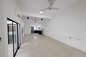 Jalan Selasih J U12/J 