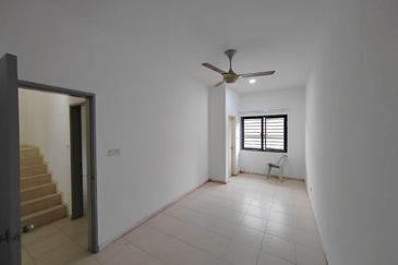 Jalan Selasih J U12/J 