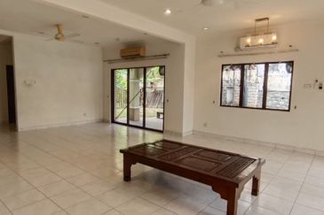 Jalan Kelab Golf 13/10F