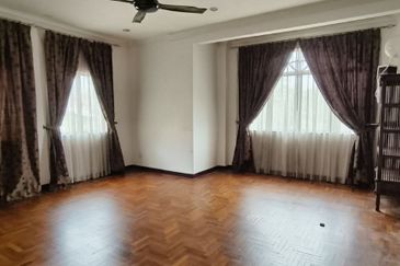 Jalan Kelab Golf 13/10F