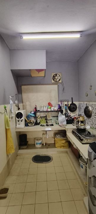 Lebuh Damar Flat Low Level Partly Furnished, Selangor, Port Klang