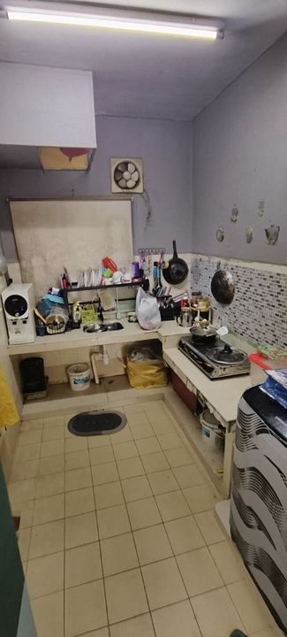 Lebuh Damar Flat Low Level Partly Furnished, Selangor, Port Klang