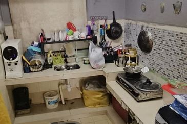 Lebuh Damar Flat Low Level Partly Furnished