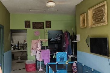 Lebuh Damar Flat Low Level Partly Furnished