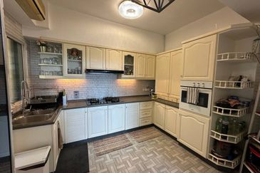 Bungaraya Kondominium, Saujana Subang