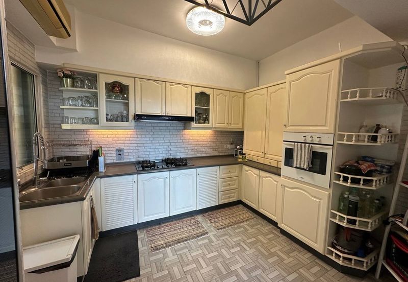 Bungaraya Kondominium, Saujana Subang