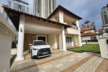 Kiara Peak (Puncak Kiara)