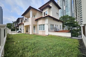 Kiara Peak (Puncak Kiara)