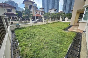 Kiara Peak (Puncak Kiara)