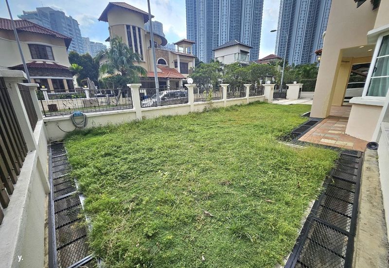 Kiara Peak (Puncak Kiara)