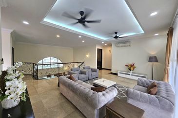 Kiara Peak (Puncak Kiara)