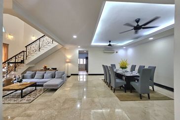 Kiara Peak (Puncak Kiara)