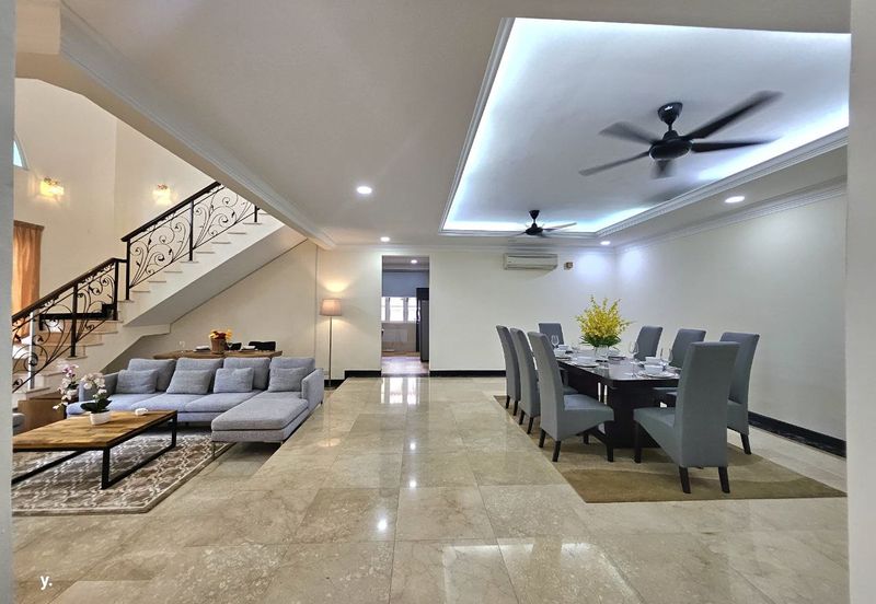 Kiara Peak (Puncak Kiara)