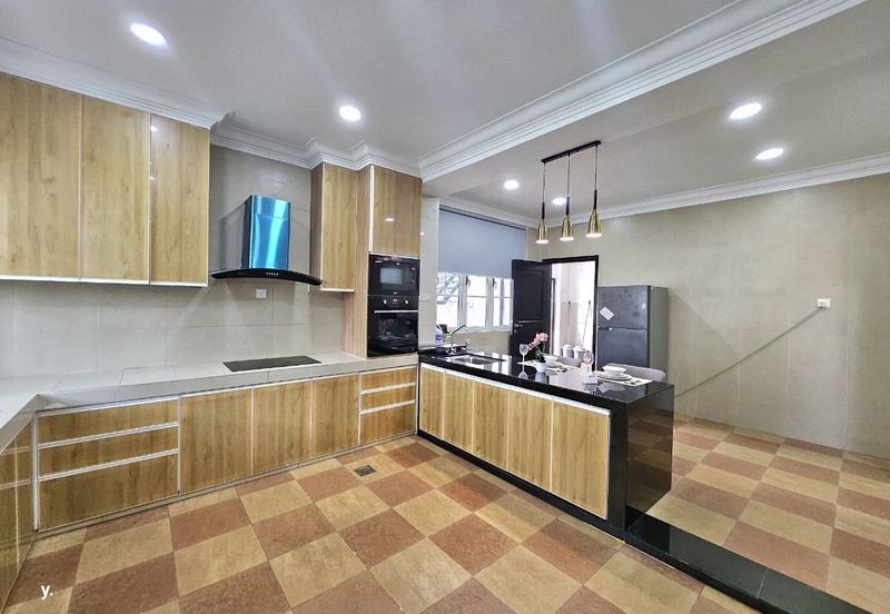 Kiara Peak (Puncak Kiara)