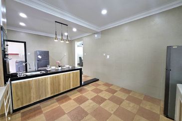 Kiara Peak (Puncak Kiara)