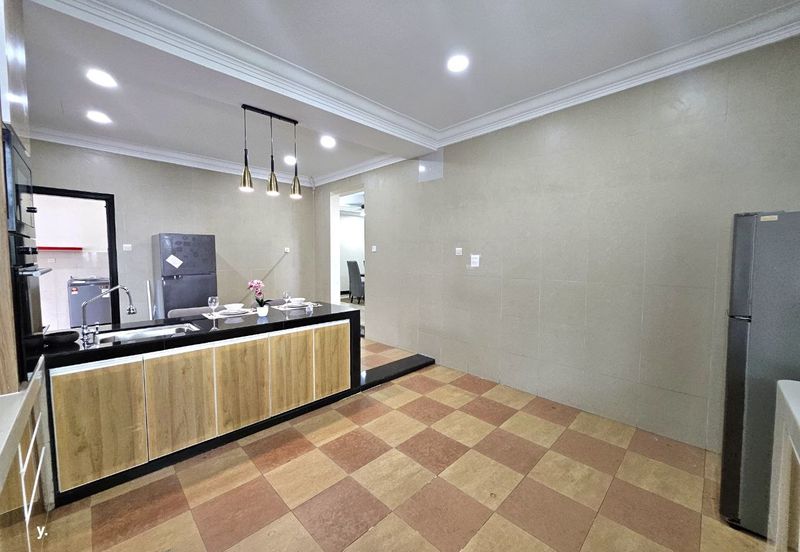 Kiara Peak (Puncak Kiara)