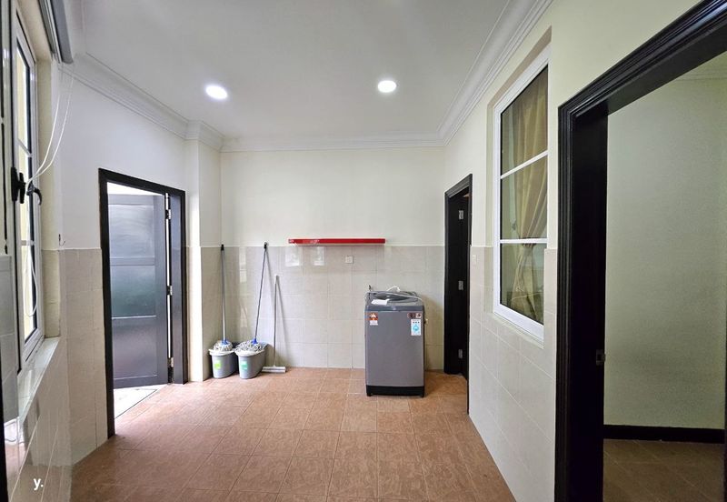 Kiara Peak (Puncak Kiara)