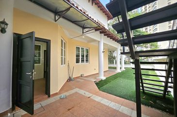 Kiara Peak (Puncak Kiara)