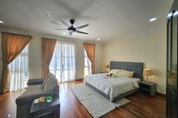 Kiara Peak (Puncak Kiara)