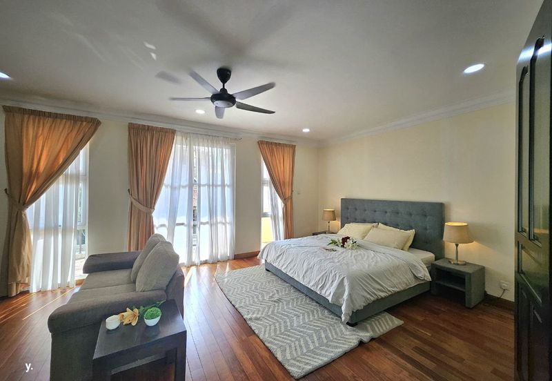 Kiara Peak (Puncak Kiara)