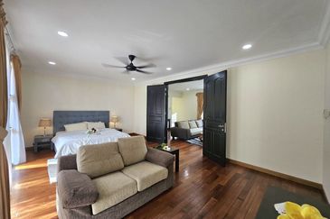 Kiara Peak (Puncak Kiara)