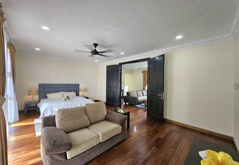 Kiara Peak (Puncak Kiara)