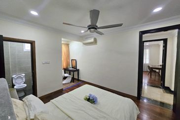 Kiara Peak (Puncak Kiara)