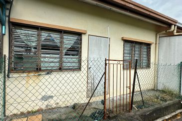 Pulau Indah ( Pulau Lumut )