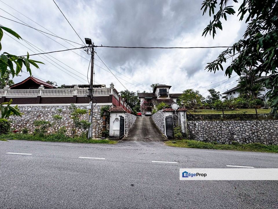 Seksyen 1 Bandar Baru Bangi Near With Many Access Middle Town of Bangi 2.5 Storey Bungalow , Selangor, Bangi