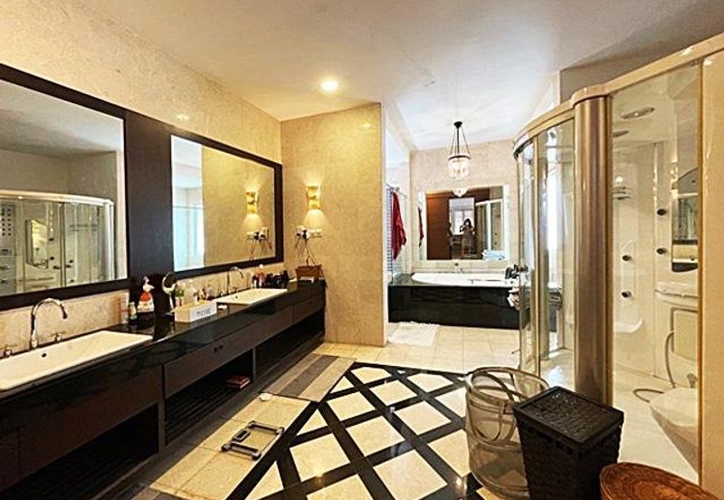 Rafflesia @ The Hill