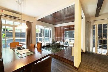 Rafflesia @ The Hill