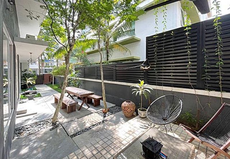 Rafflesia @ The Hill