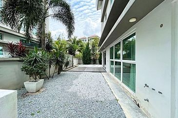 Rafflesia @ Damansara Perdana 