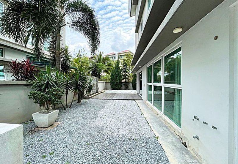 Rafflesia @ Damansara Perdana 