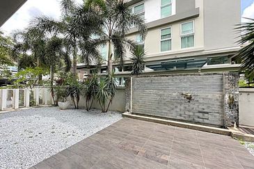 Rafflesia @ Damansara Perdana 